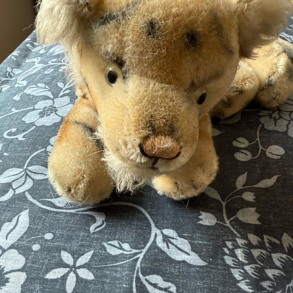 Steiff  1950s Laying Tiger